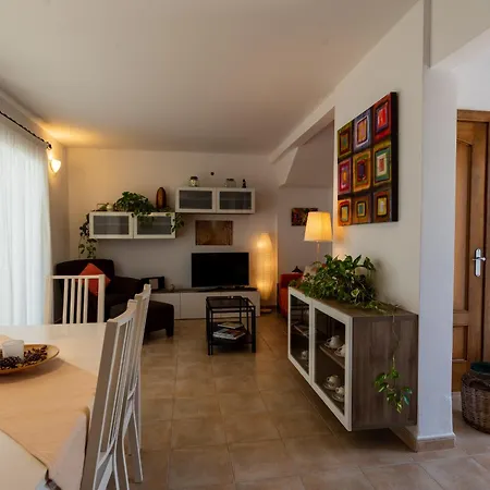 8, Pareado Con Jardin Y Piscina