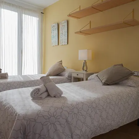 8, Pareado Con Jardin Y Piscina