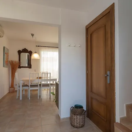 8, Pareado Con Jardin Y Piscina *