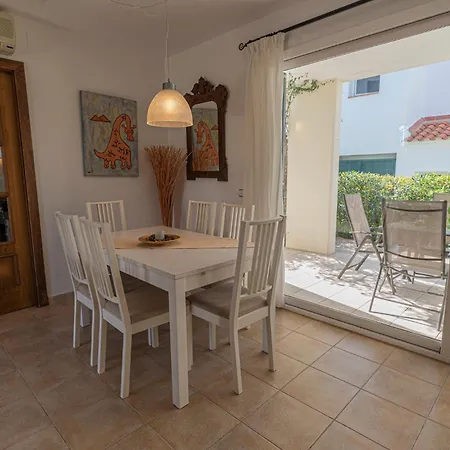 8, Pareado Con Jardin Y Piscina Es Mercadal