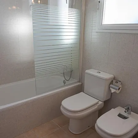 8, Pareado Con Jardin Y Piscina