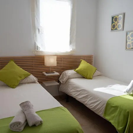 8, Pareado Con Jardin Y Piscina Feriehus