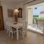 8, Pareado Con Jardin Y Piscina Es Mercadal