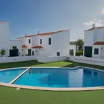 Prázdninový dům 8, Pareado Con Jardin Y Piscina