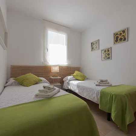 8, Pareado Con Jardin Y Piscina Dom wakacyjny Es Mercadal