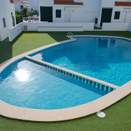 8, Pareado Con Jardin Y Piscina Dom wakacyjny